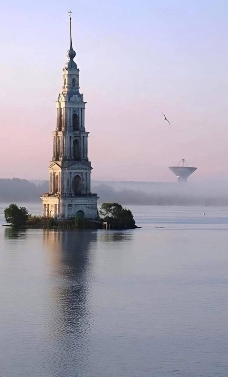 Калязин. Тверская область. Церковь и огромный... image preview